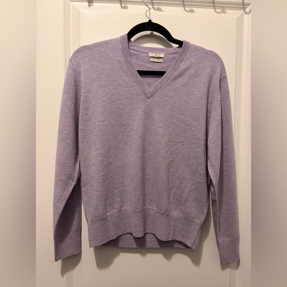 Munrospun extra fine Merino Wool Lavender V-Neck Sweater - Size 40